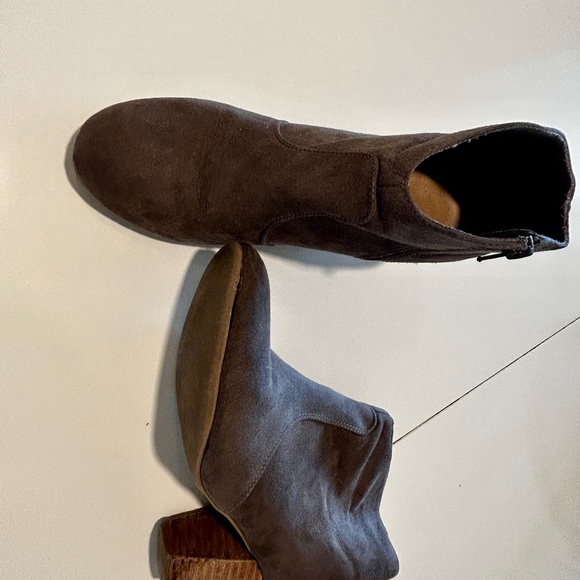 Report Gray Suede Booties - Picture 3 of 4